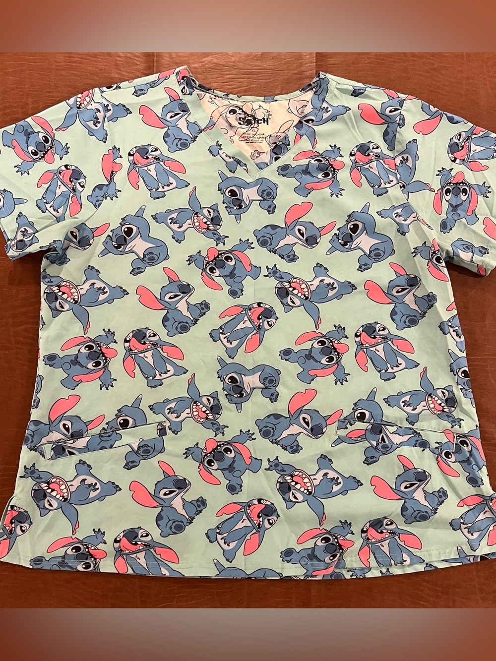 Disney Stitch Women’s 2-Pocket Scrub Top - XL